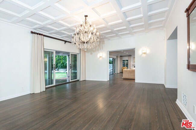Building Photo - 804 N Linden Dr