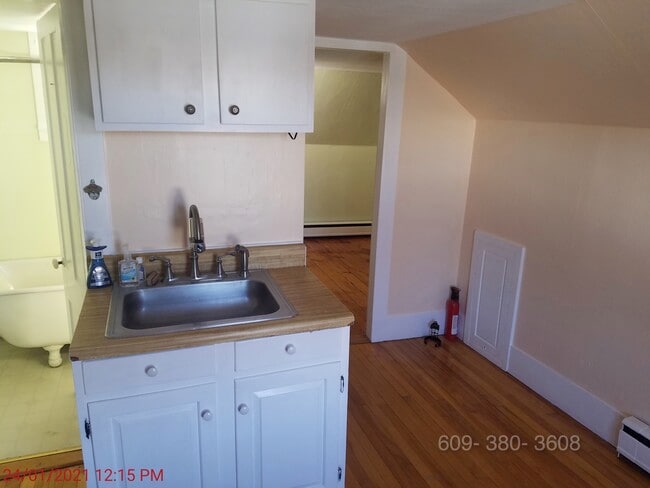 Kitchen pic 1 - 273 Washington St