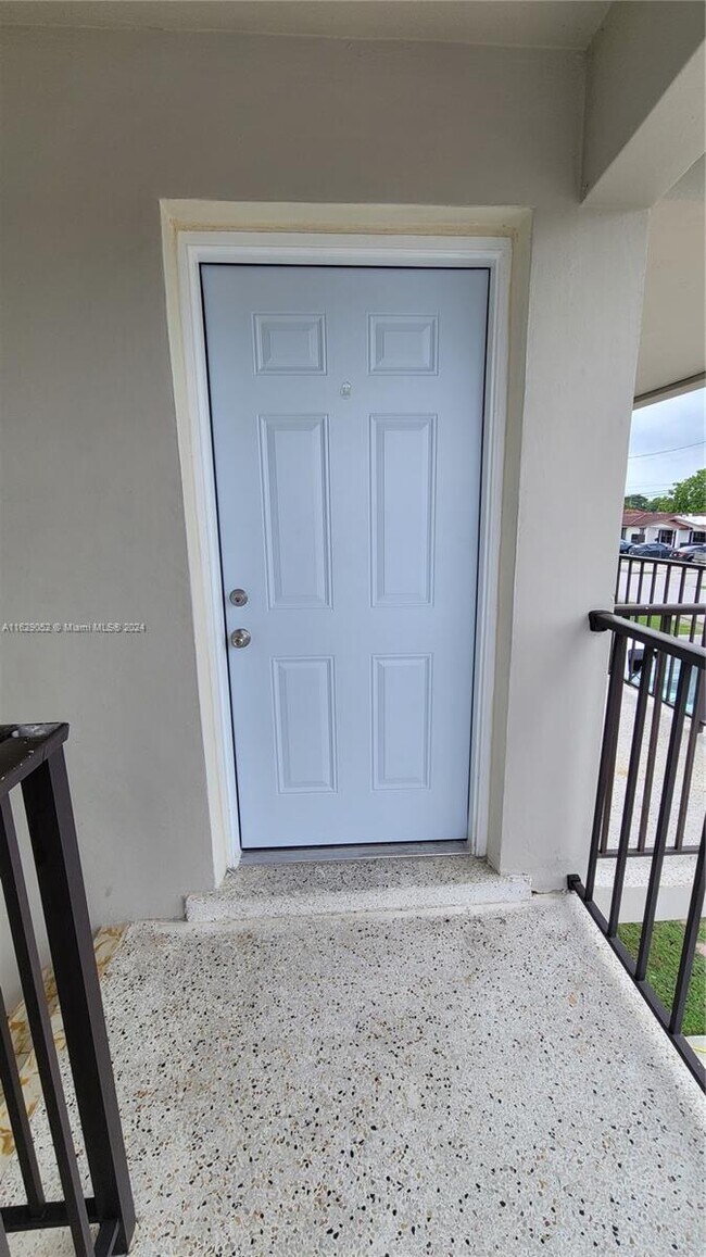 Building Photo - 3425 SW 89th Ave