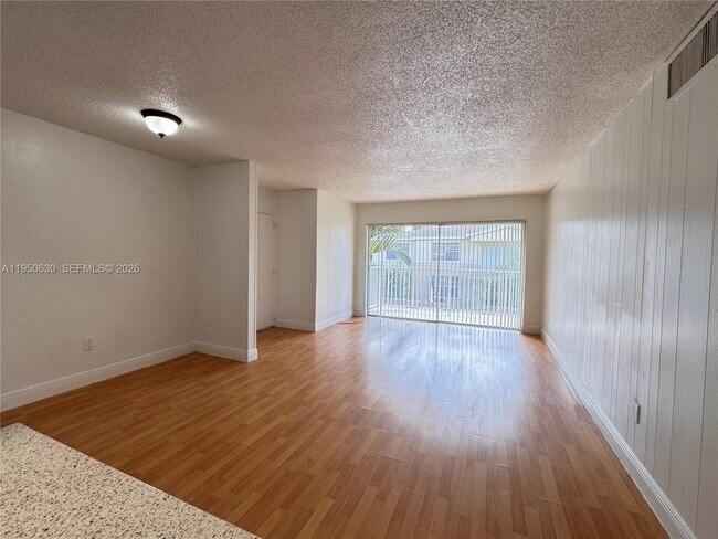 Foto del edificio - 4154 NW 79th Ave