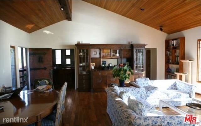 Foto del edificio - 24508 Malibu Rd