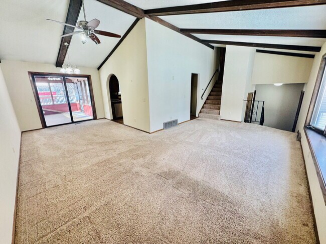 Foto del edificio - "Spacious 4-Bedroom Home in Blaine with 2 Full Baths and Nearly 2,000 Sq Ft of Comfort with 2 flo...