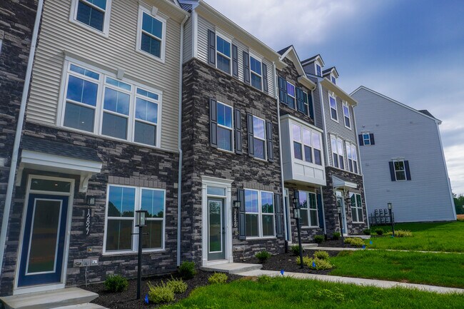 Foto del edificio - 12805 Red Clover Wy