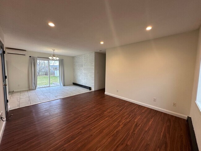 Foto del edificio - 2 Months Free on an 13-Month Lease with a $300 Gift Card- 4 Bedroom Home with Fully Fenced-In Lar...