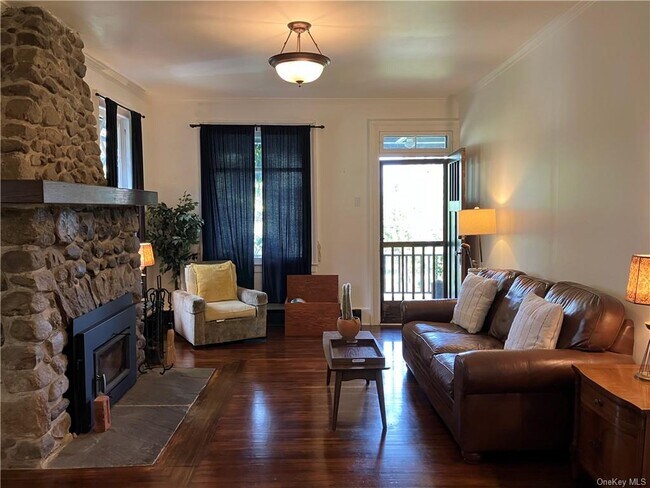 Building Photo - 283 Lake View Dr