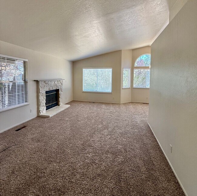 Building Photo - 6178 Chesterfield Ln
