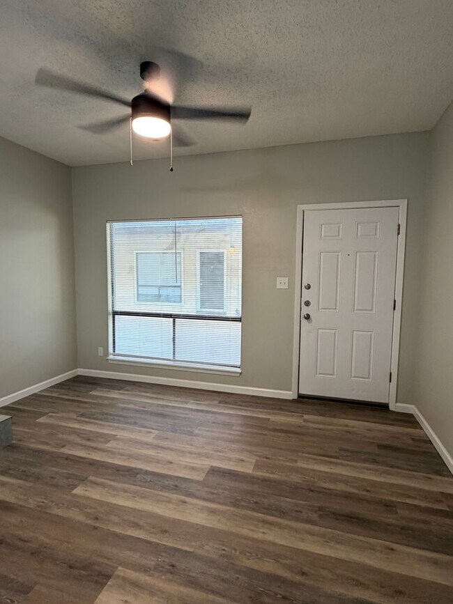 Foto del edificio - 1 bedroom - Gazebo- Near SFA, NO PETS!