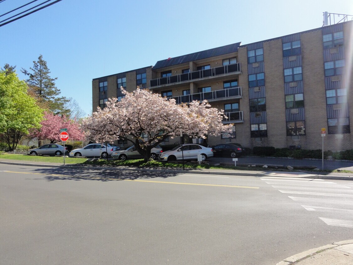 500 Newfield Ave, Stamford, CT 06905 Apartments in Stamford, CT