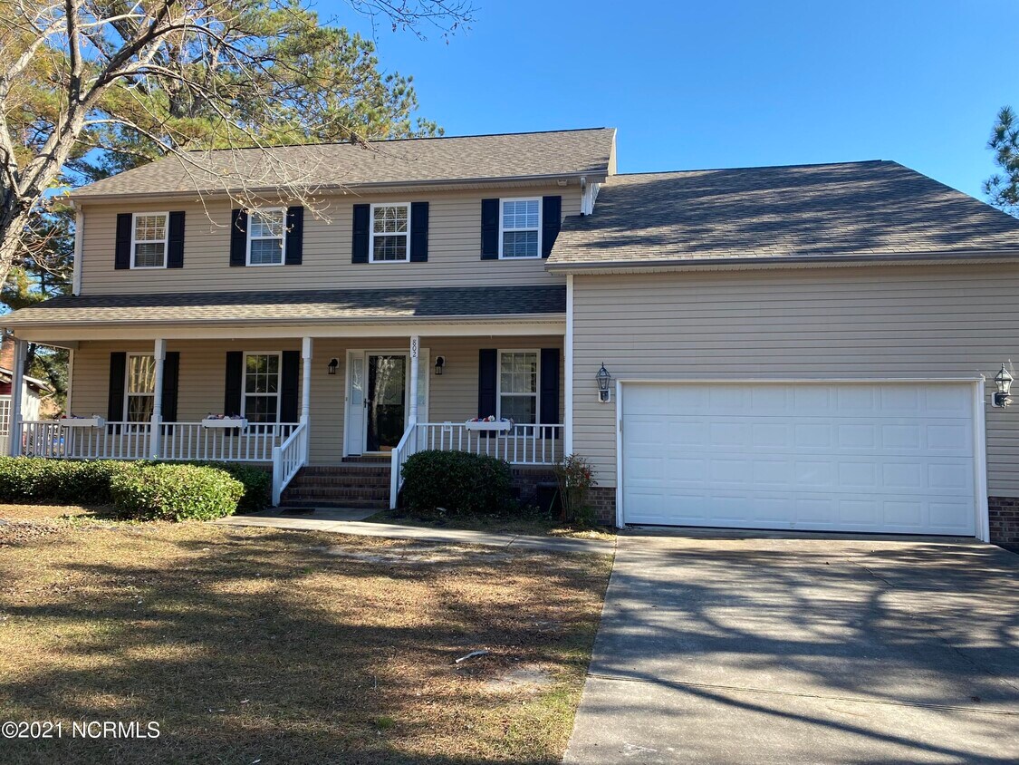 Foto principal - 802 Pine Valley Ct