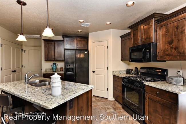 Foto del edificio - 656 E Bluff View Ln