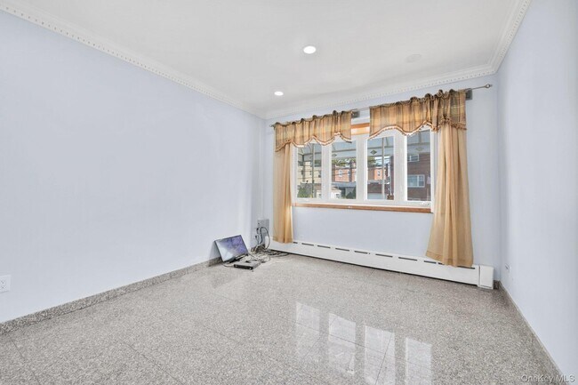 Foto del edificio - 66-18 75th St