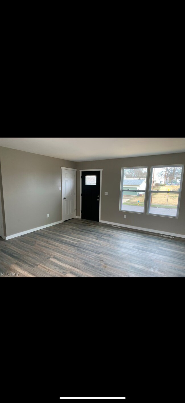 Building Photo - 3295 Fairway Ln