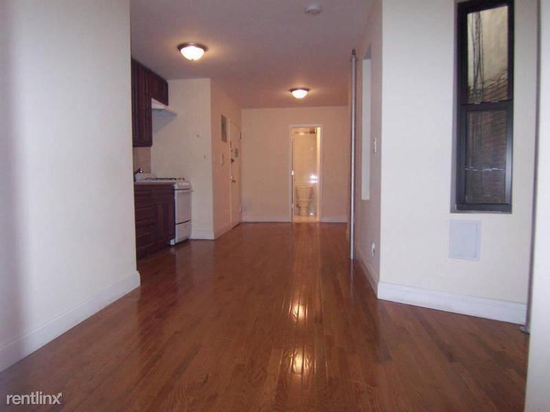 Building Photo - 340 E 76th St