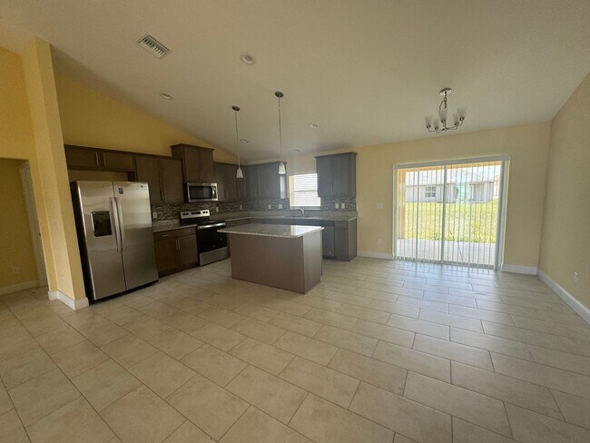 Foto del edificio - Spacious 4BR/2BA Home in Oaks at Ocala Cro...