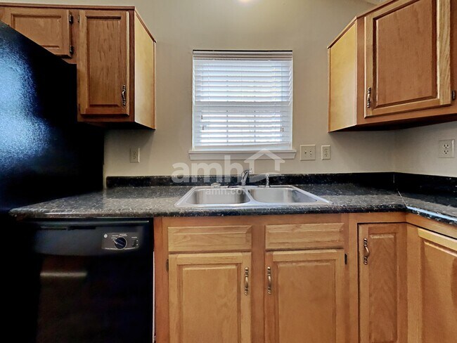 Foto del edificio - 760 Franklin Lakes Blvd