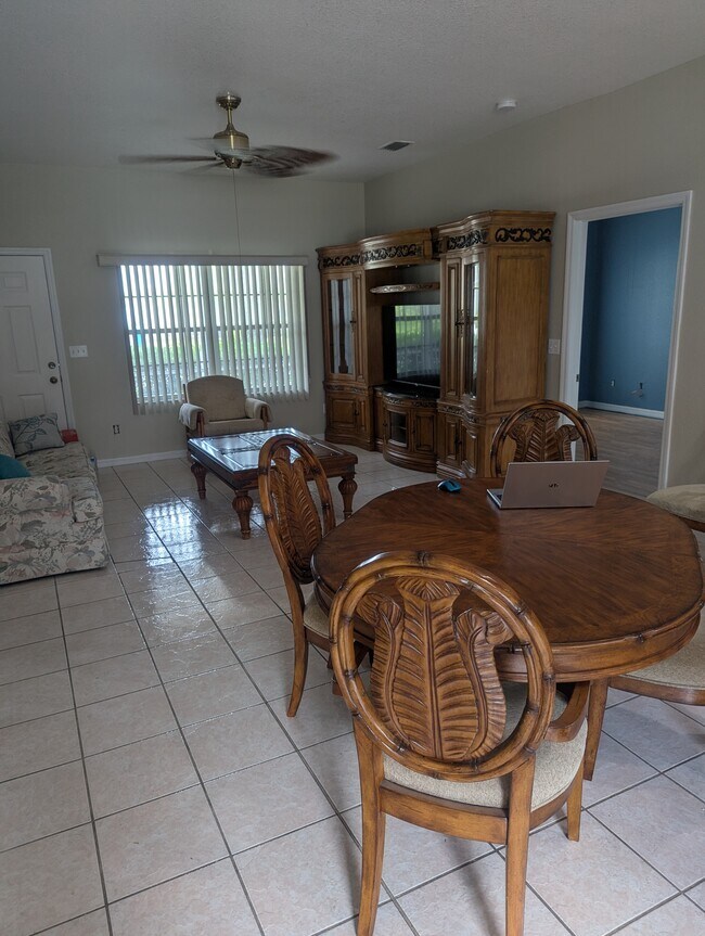 Foto del edificio - 1651 Red Oak Ln