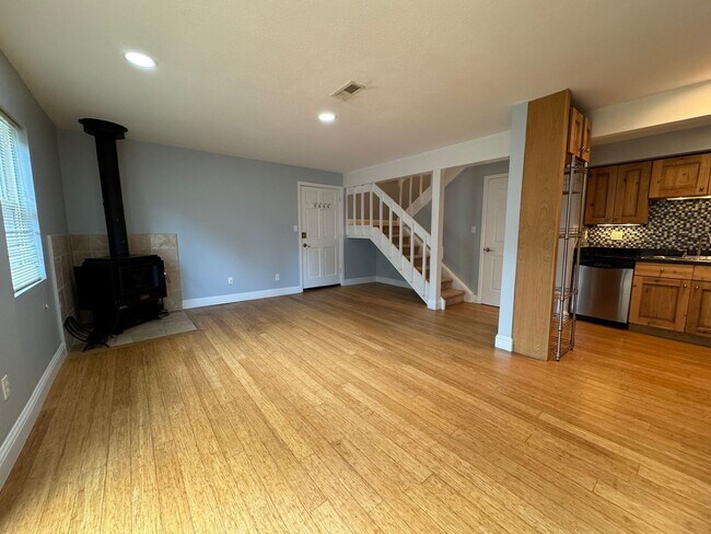 Foto del edificio - Prime Location! 2B/1B Condo Near Downtown ...