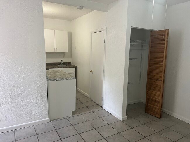 Kitchenette - 13611 SW 74th St