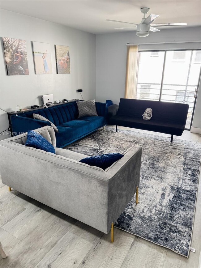 Building Photo - 841 NE 207th Ln