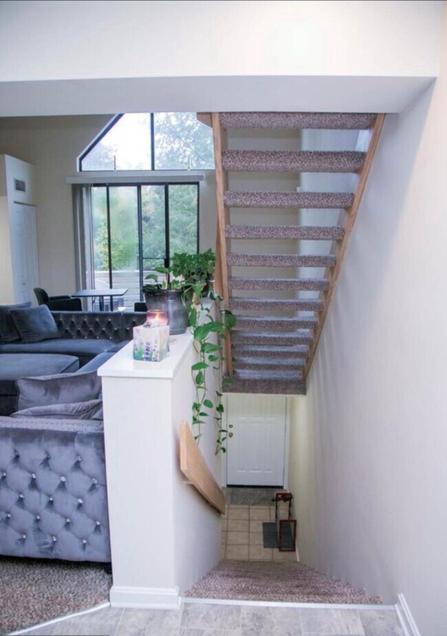 Foto del edificio - 1211 Cherrington Dr
