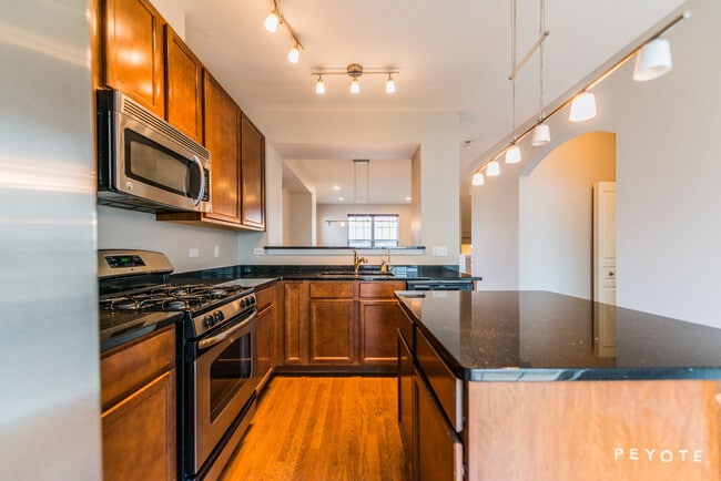 Building Photo - 1252 Evergreen Ave