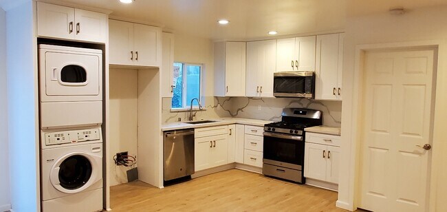 Cocina - 2745 Cabrillo Ave
