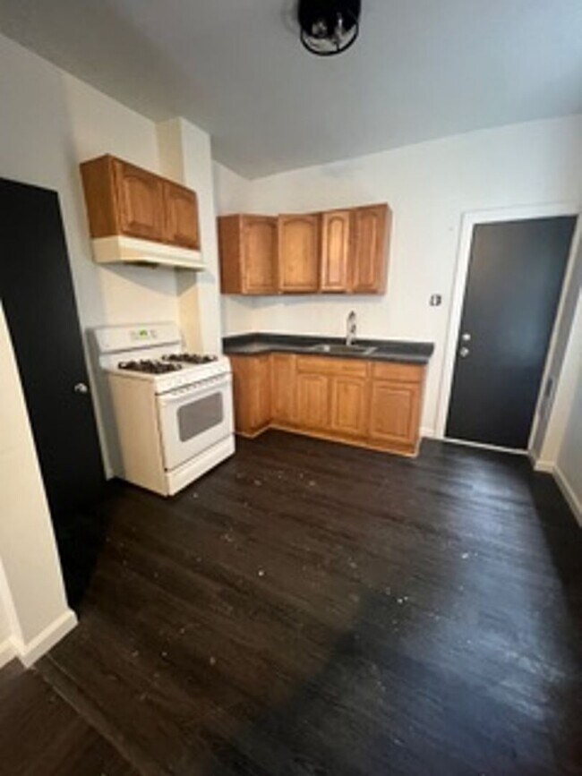 Building Photo - 3 Bedroom Home for Rent
