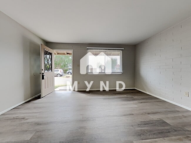 Building Photo - 10021 N 16th Dr