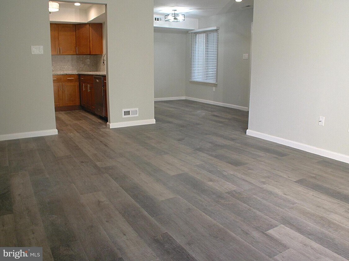 146 Woodlake Dr, Evesham, NJ 08053 Room for Rent in Evesham, NJ