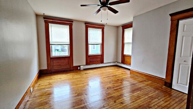 Building Photo - 125 Hillman St