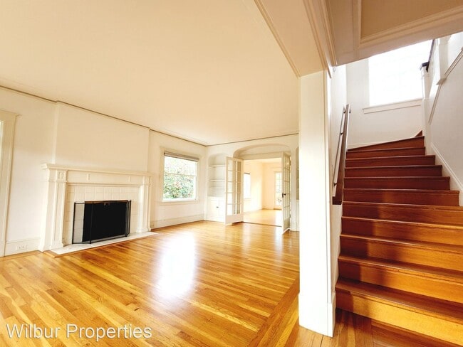 Building Photo - 4 br, 3.5 bath House - 605 Guinda Street
