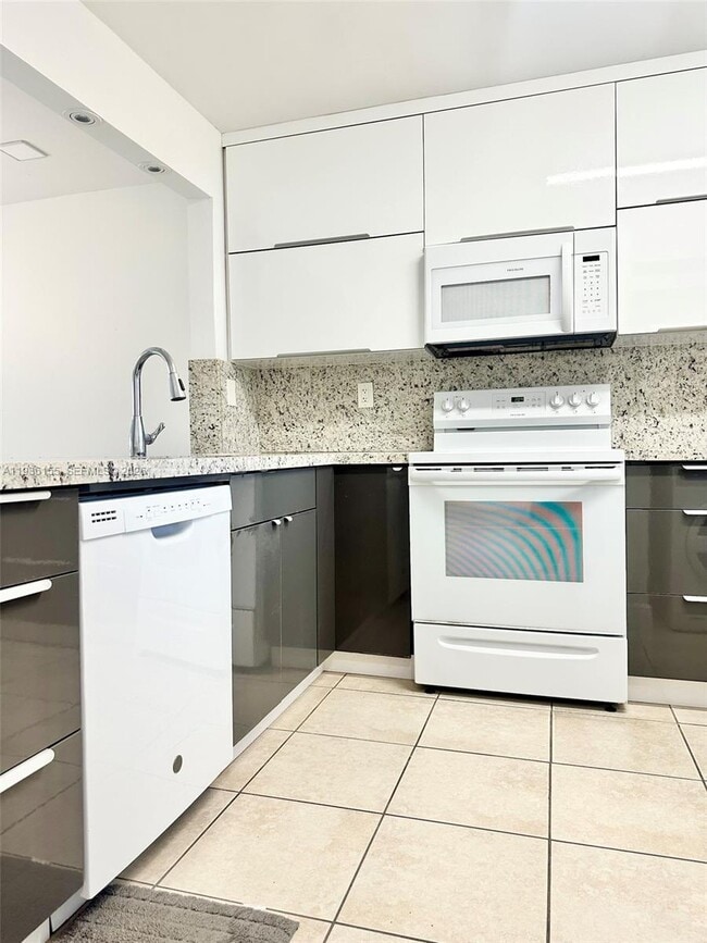 Building Photo - 10315 NW 9th St Cir