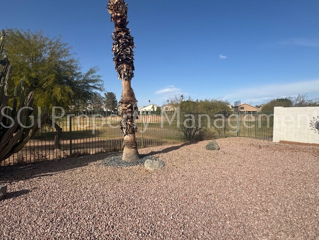 Foto del edificio - GILBERT HOME ON GOLF COURSE LOT