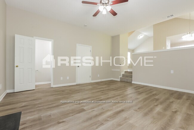 Building Photo - 2264 Creekview Trl