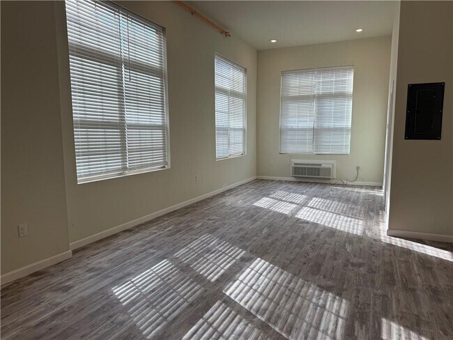 Foto del edificio - 327 Pine St