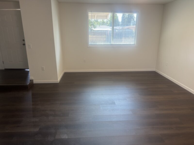 Building Photo - Thurston large 2 bedroom duplex with garage