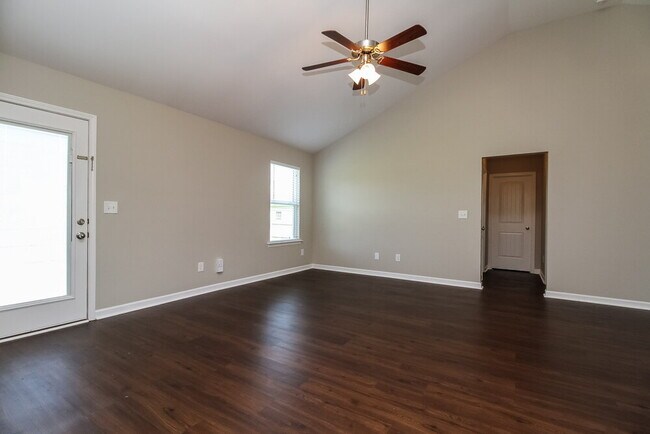 Building Photo - 1002 Chimalis Dr