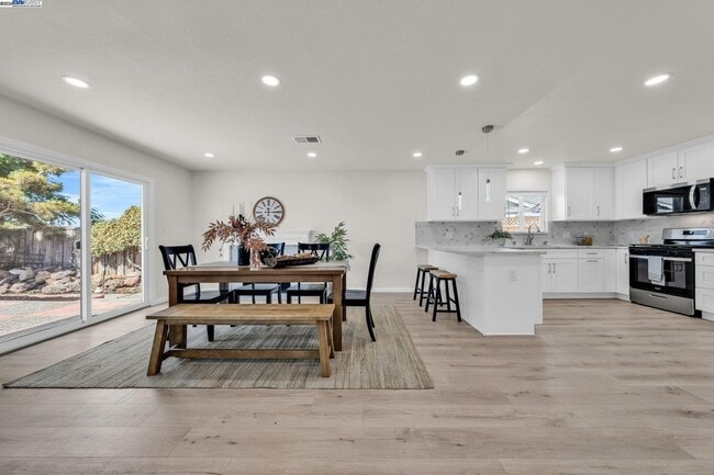 Building Photo - 1770 Tulip Ave