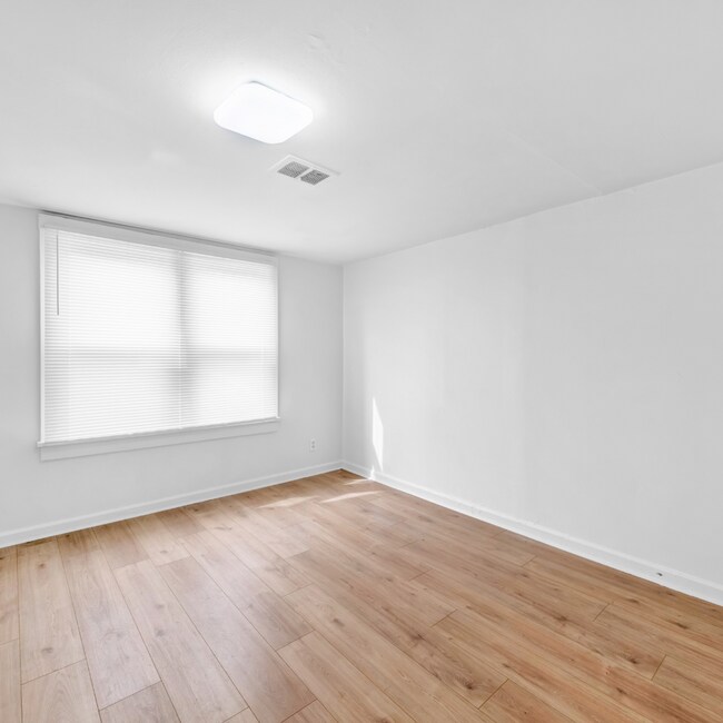 Foto del edificio - 12710 Imperial Ave