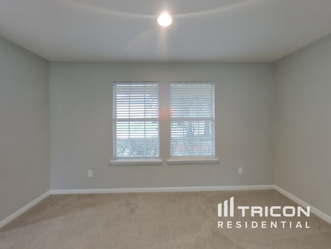 Building Photo - 627 Welcome Home Dr