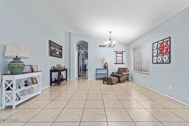 Building Photo - 2216 W Madre Del Oro Dr