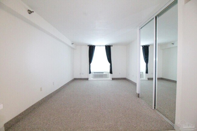 Foto del edificio - 224 E Garden St
