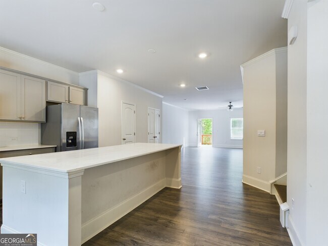 Building Photo - 221 Vista Ln