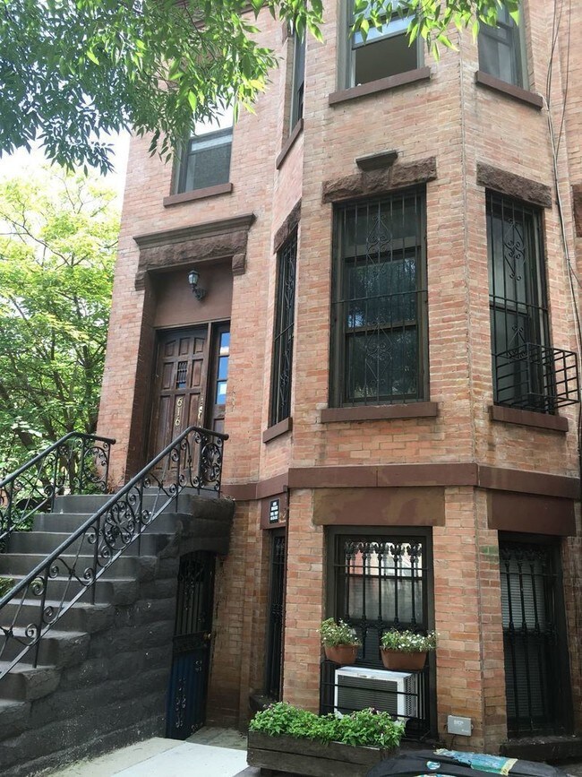 Foto del edificio - 616 St Johns Pl
