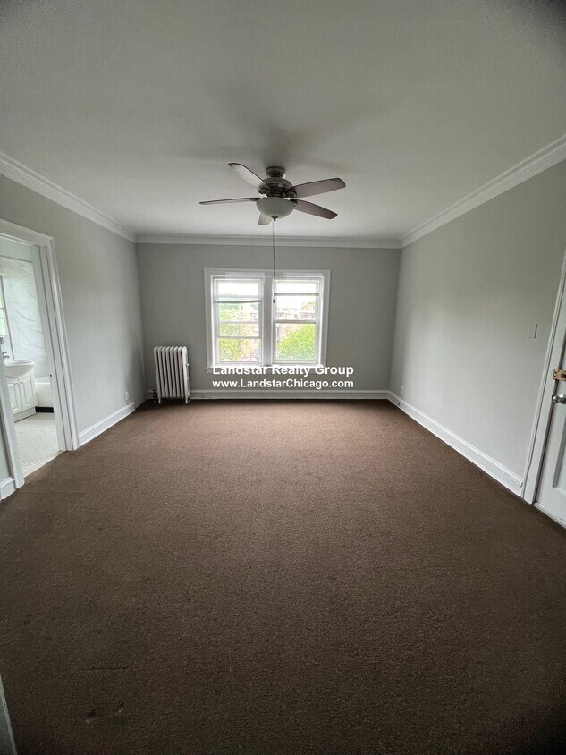 Foto principal - 7645 N Rogers Ave