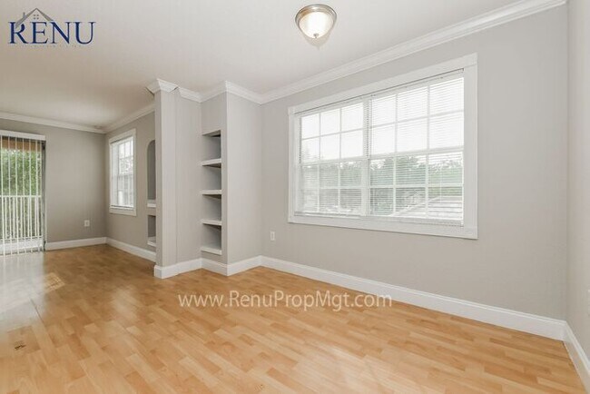 Foto del edificio - Now Available!