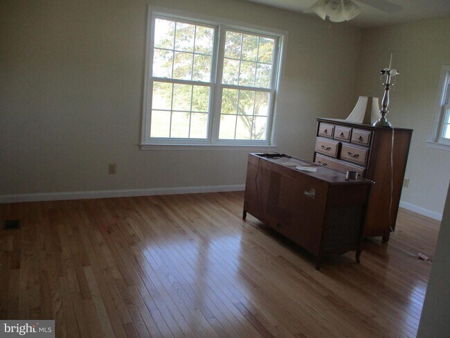 Foto del edificio - 45000 Medleys Neck Rd
