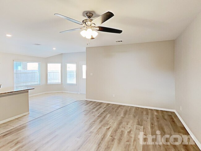 Building Photo - 304 Foxhunter St