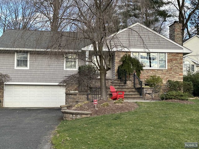 Primary Photo - 46 Balfour Ln