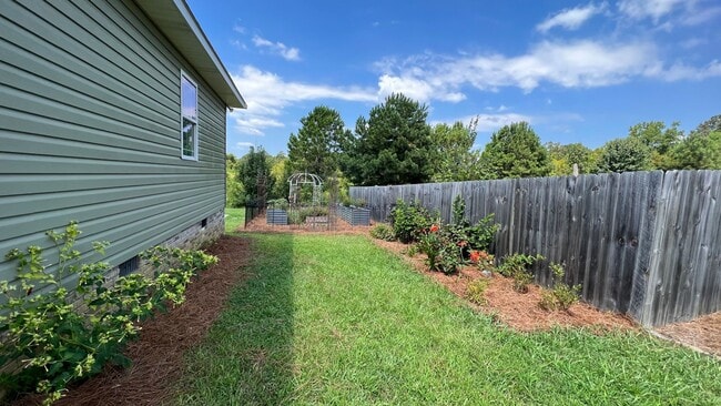 Building Photo - Great Southside Neighborhood!